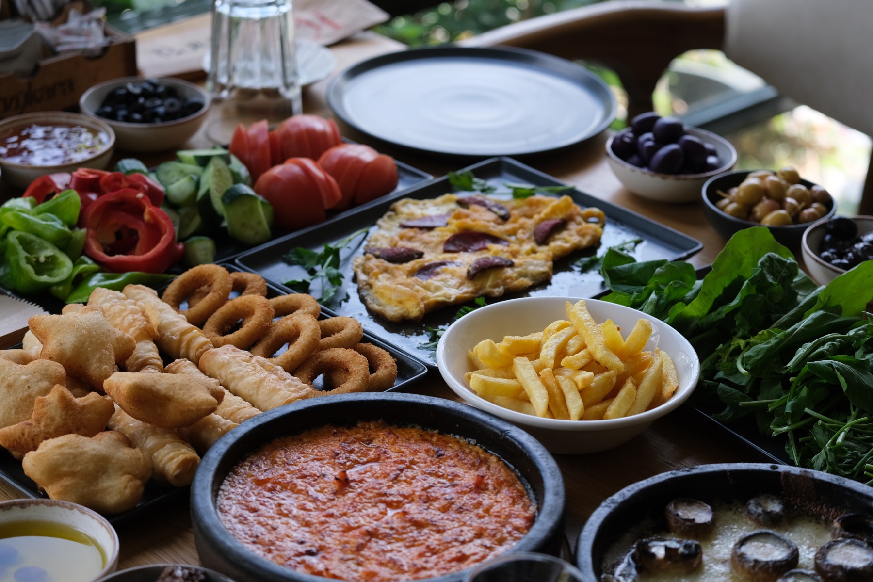 Kahvaltılar kategorisinden bir Közü Kara sunumu
