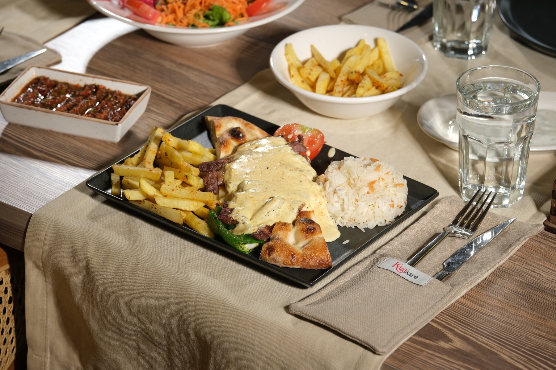 Tavuklar kategorisinden bir Közü Kara sunumu